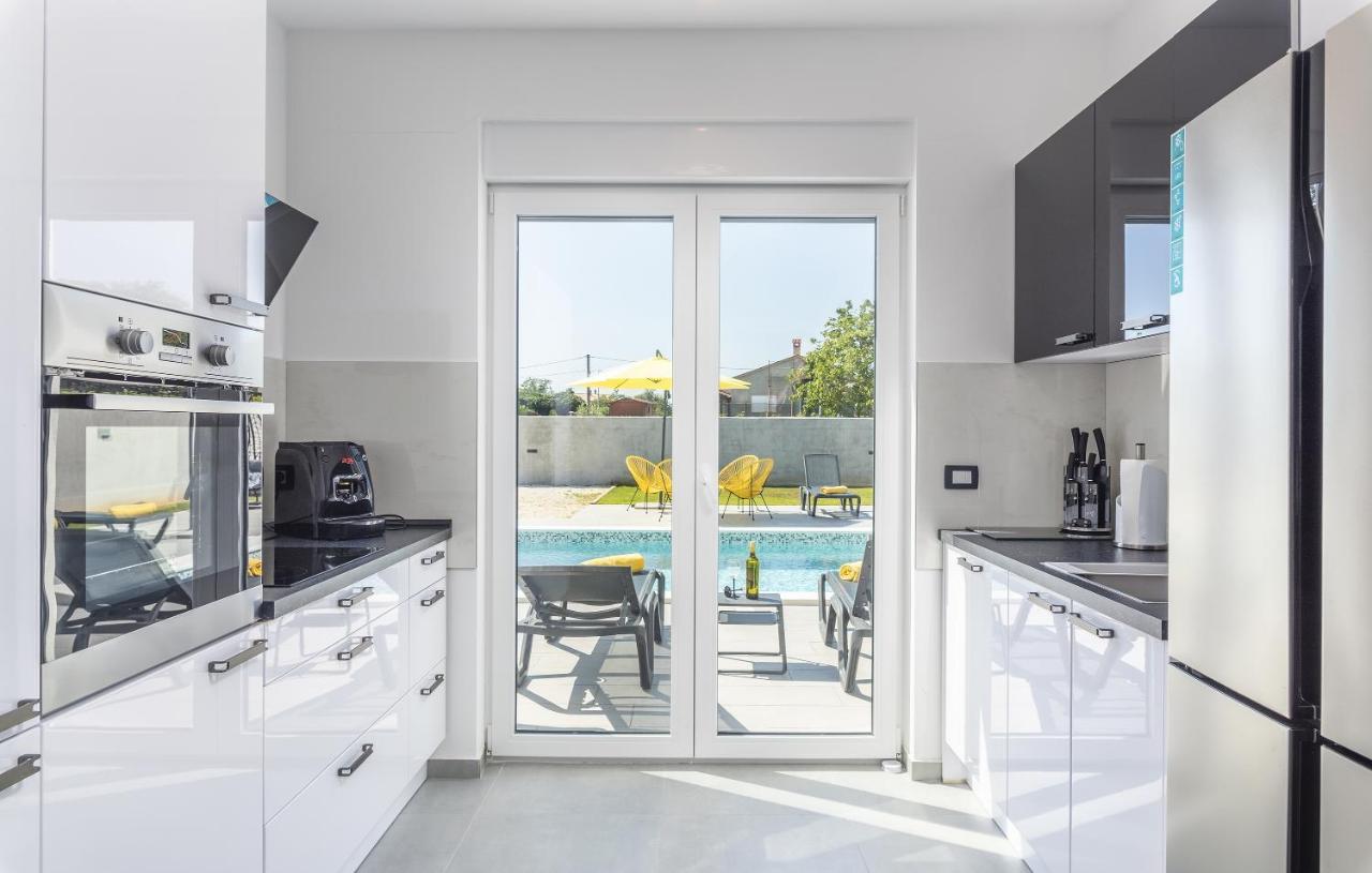 Elite 1 Villa Pola