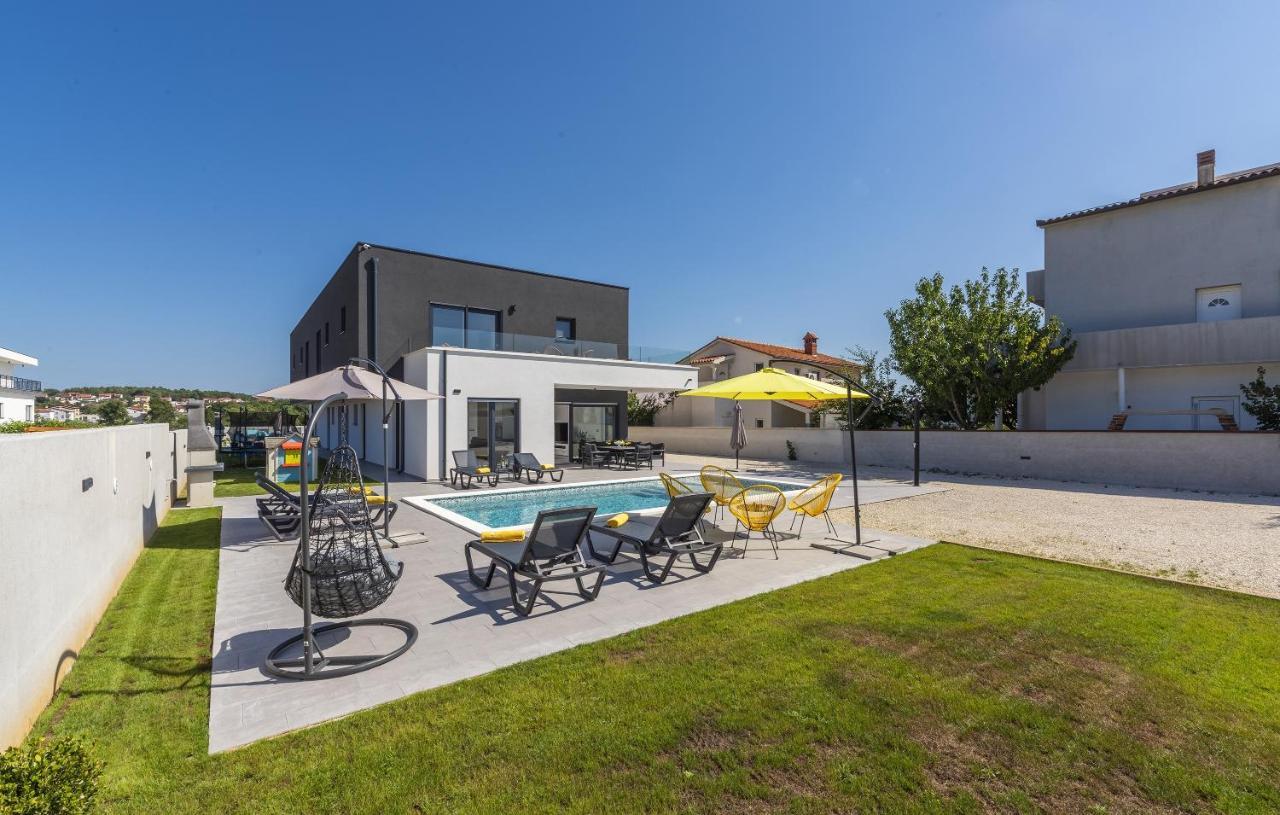 Elite 1 Villa Pola